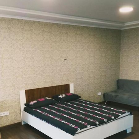 Квартира Рядом С Вокзалом Dnipro Exteriör bild